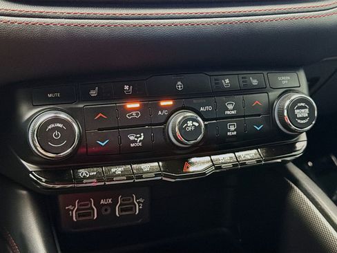 Used 2024 Dodge Durango GT RWD image 10