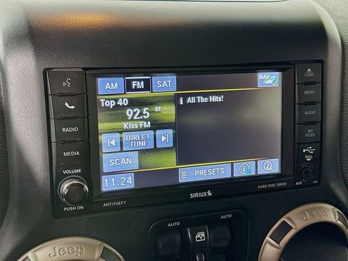 Used 2017 Jeep Wrangler Unlimited Sahara image 17