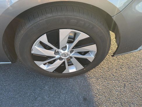 Used 2024 Nissan Altima 2.5 S FWD image 38