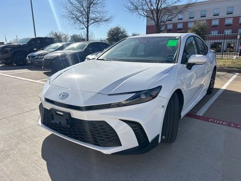 Used 2025 Toyota Camry SE image 8