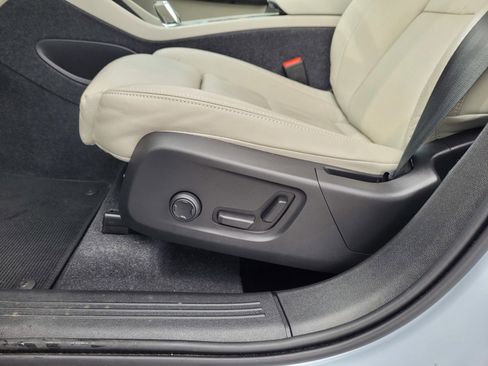 Certified 2024 Volvo XC40 B5 Ultimate image 10