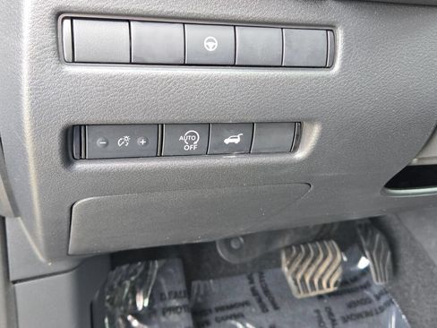 Used 2026 Nissan Rogue SL AWD/4WD image 24