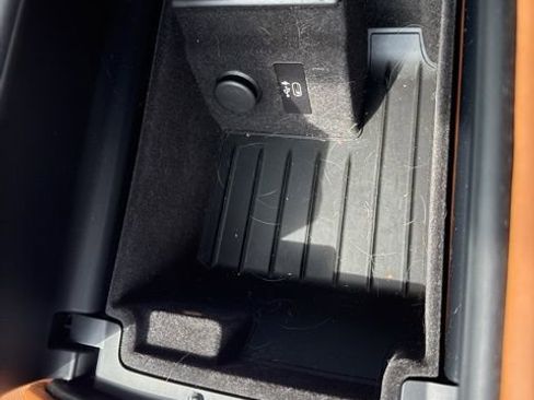 Used 2021 BMW 750i xDrive w/ M Sport Package image 26