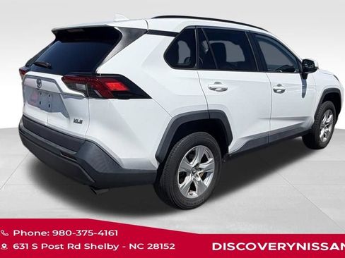 Used 2020 Toyota RAV4 XLE w/ Convenience Package FWD image 6