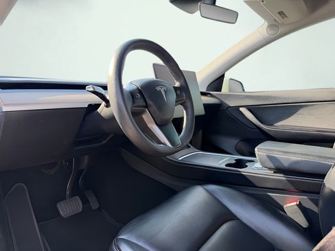 Used 2021 Tesla Model Y Long Range AWD/4WD image 2