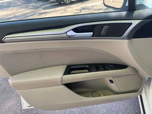 Used 2019 Ford Fusion SE image 15