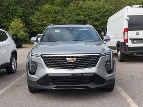 Used 2024 Cadillac XT4 Premium Luxury FWD image 4