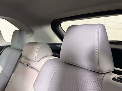 Used 2025 Toyota RAV4 Limited w/ Advanced Technology Package FWD image 27