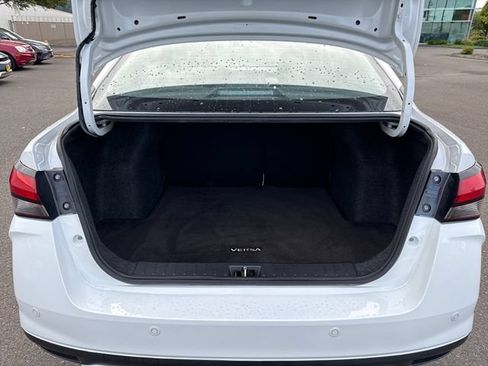 Used 2022 Nissan Versa SV FWD image 14