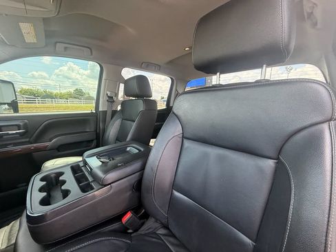 Used 2018 GMC Sierra 3500 SLE w/ SLE Preferred Package AWD/4WD image 13