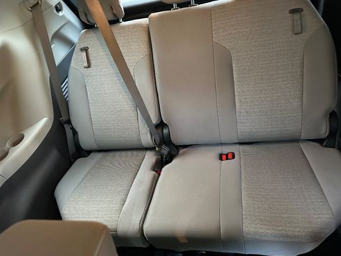 Used 2021 Toyota Sienna LE FWD image 19