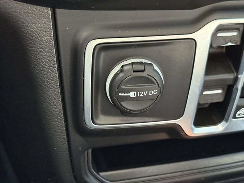 Used 2022 Jeep Wrangler Unlimited Sahara w/ Cold Weather Group AWD/4WD image 30