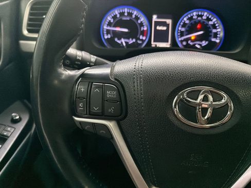Used 2019 Toyota Highlander Limited image 28