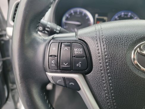 Used 2019 Toyota Highlander XLE image 28