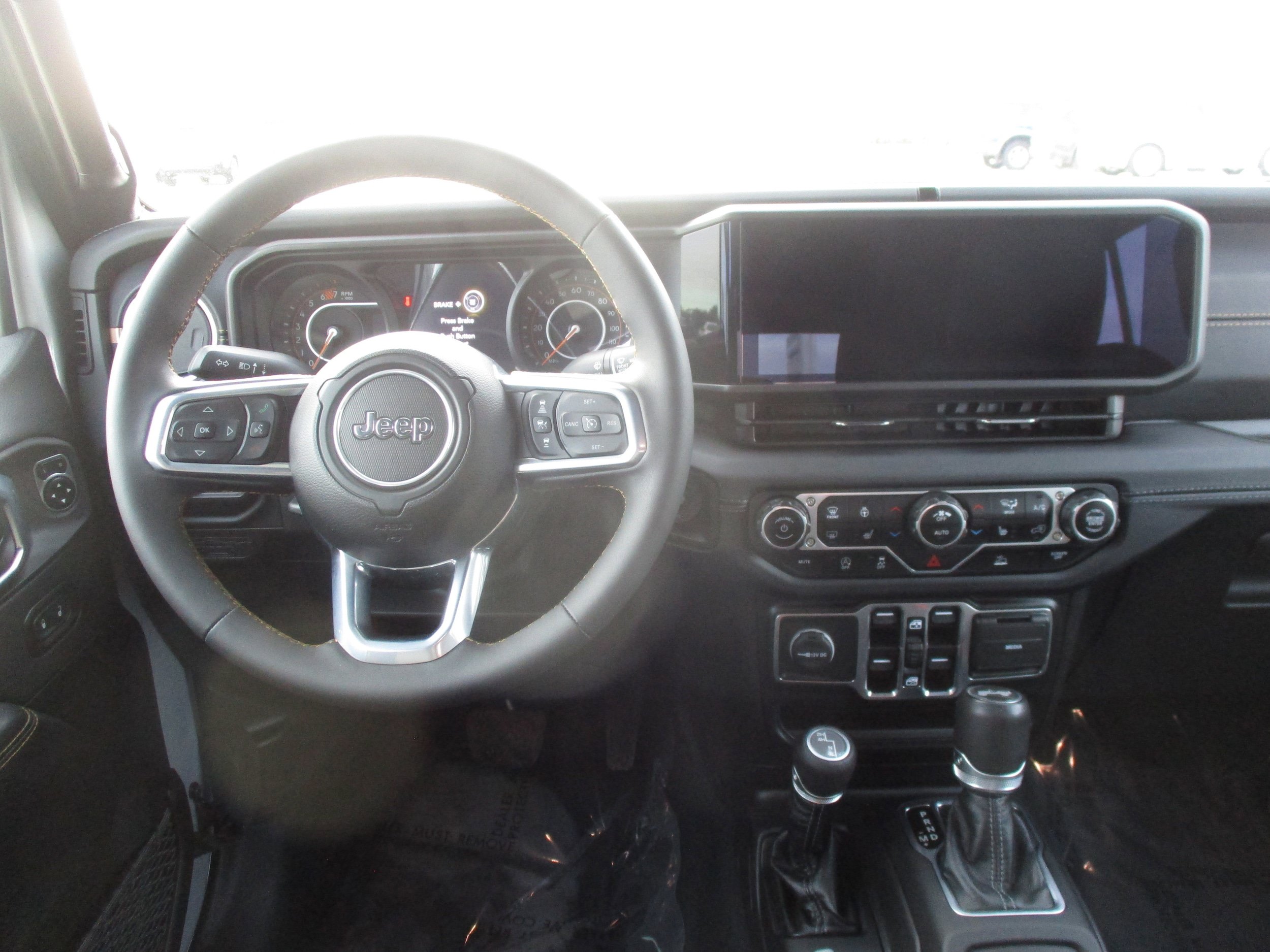 Used 2024 Jeep Wrangler Unlimited Sahara AWD/4WD image 16