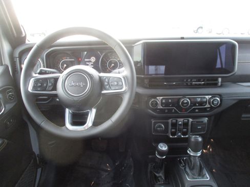 Used 2024 Jeep Wrangler Unlimited Sahara AWD/4WD image 16