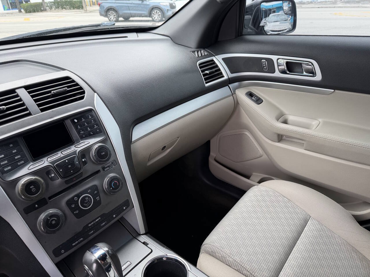 Used 2014 Ford Explorer XLT FWD image 26