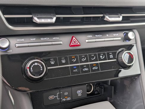 Used 2025 Hyundai Sonata SE FWD image 29
