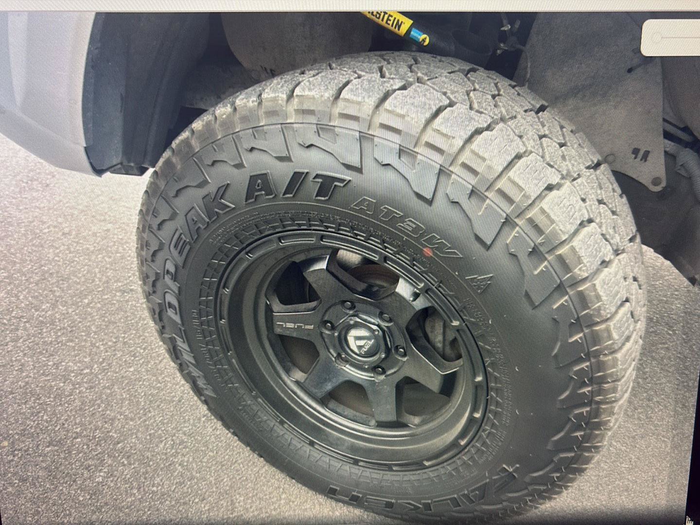 Used 2018 Toyota Tacoma SR5 AWD/4WD image 8