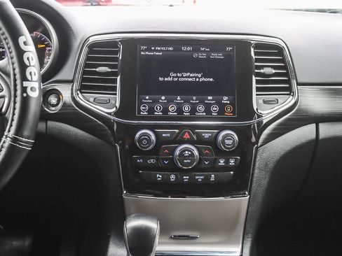 Used 2019 Jeep Grand Cherokee Laredo w/ Laredo X Package image 18