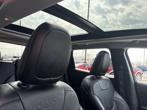 Used 2021 Jeep Cherokee Latitude Lux w/ Sun & Sound Group image 8