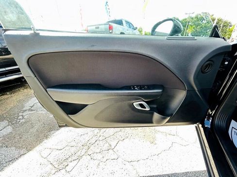 Used 2017 Dodge Challenger R/T image 9