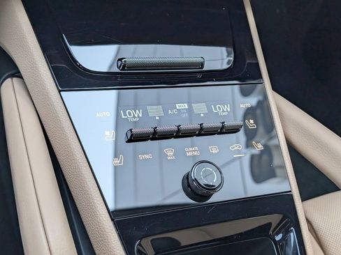 Certified 2025 Porsche Cayenne E-Hybrid AWD/4WD image 18