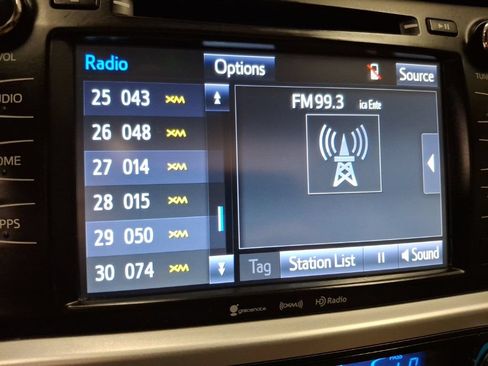 Used 2018 Toyota Highlander AWD V6 image 25