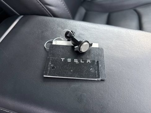 Used 2024 Tesla Model Y Long Range AWD/4WD image 31
