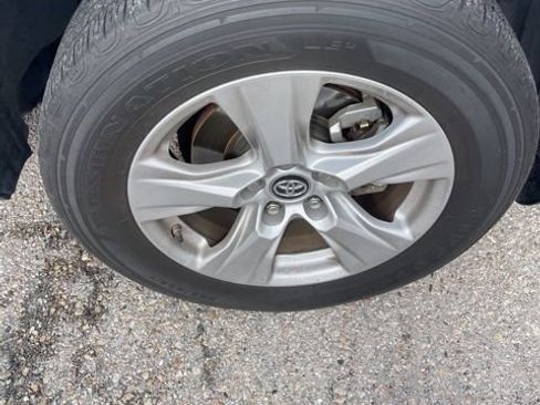 Used 2019 Toyota RAV4 XLE image 7