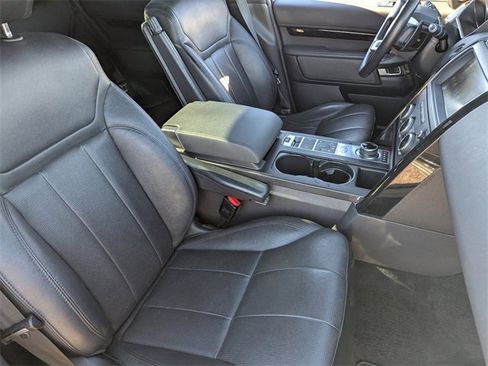 Used 2020 Land Rover Discovery SE image 10