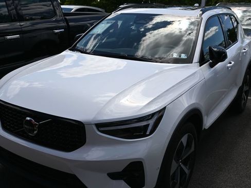 Used 2026 Volvo XC40 B5 Plus AWD/4WD image 5