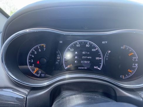 Used 2018 Jeep Grand Cherokee Overland image 2