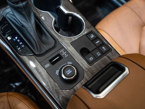 Used 2023 Toyota Highlander Platinum image 31