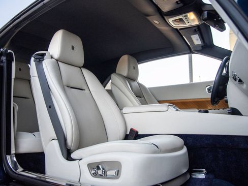 Used 2016 Rolls-Royce Dawn RWD image 47