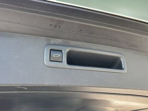 Used 2023 Toyota Highlander LE FWD image 34