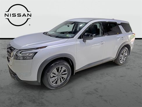 Certified 2025 Nissan Pathfinder S image 1