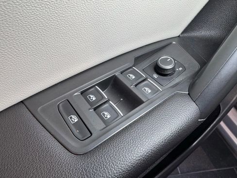 Used 2021 Volkswagen Tiguan SE R-Line image 21