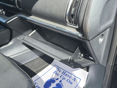 Used 2025 Ford Expedition Platinum image 15