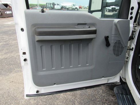 Used 2015 Ford F550 2WD Regular Cab Super Duty image 22
