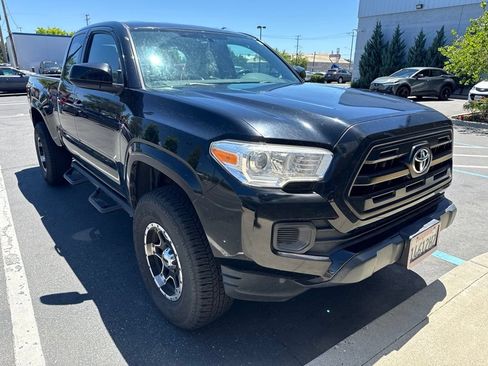 Used 2017 Toyota Tacoma SR w/ SR Convenience Package AWD/4WD image 7