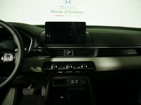 New 2025 Honda Pilot Touring image 13