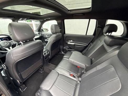 Used 2021 Mercedes-Benz GLB 250 4MATIC w/ Premium Package image 38