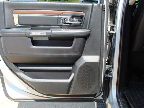 Used 2016 RAM 1500 Laramie w/ Convenience Group image 14
