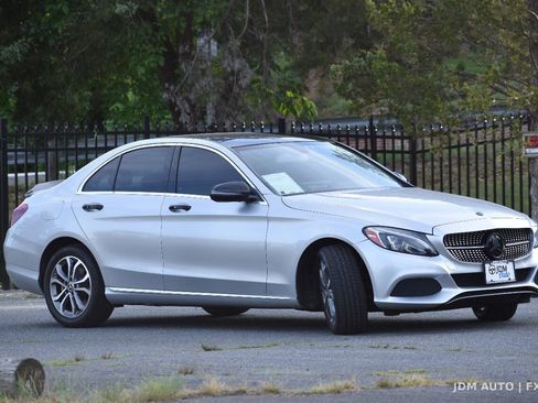 Used 2017 Mercedes-Benz C 300 4MATIC Sedan image 4
