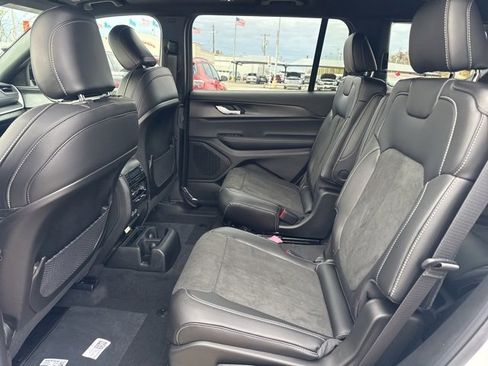 New 2025 Jeep Grand Cherokee L Altitude image 12