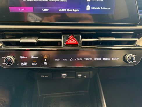 Used 2023 Kia Niro SX image 17