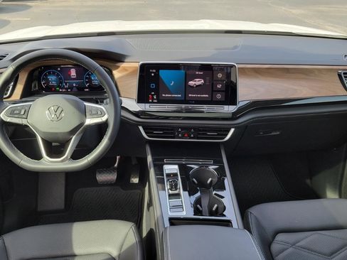 Certified 2025 Volkswagen Atlas SE w/ Panoramic Sunroof Package image 14