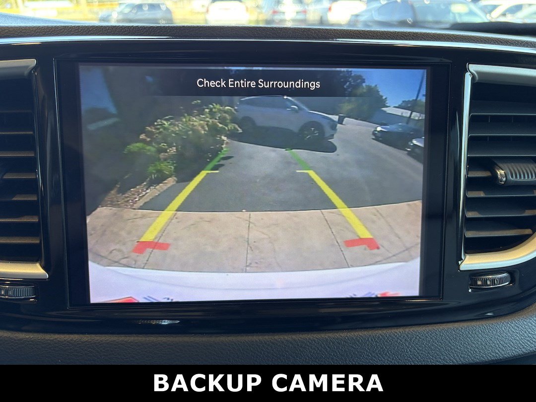 Used 2021 Chrysler Pacifica Touring-L FWD image 18
