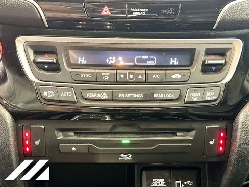 Used 2022 Honda Pilot Touring image 18